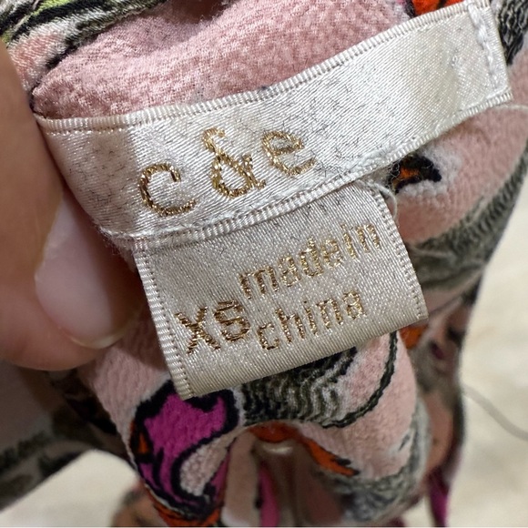 3/$25 C&E Floral Sleeveless Keyhole Blouse – XS - Picture 7 of 9